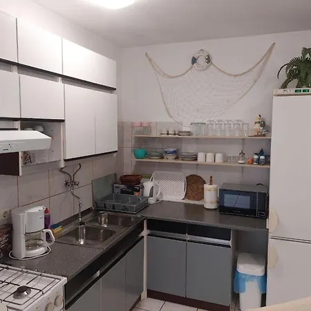Apartman Sandra 2 *