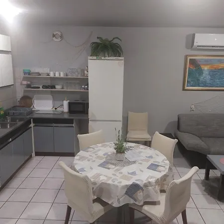 Sandra 2 Apartman *