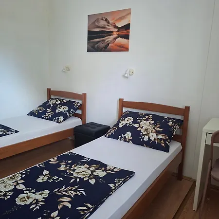 Sandra 2 * Zaostrog